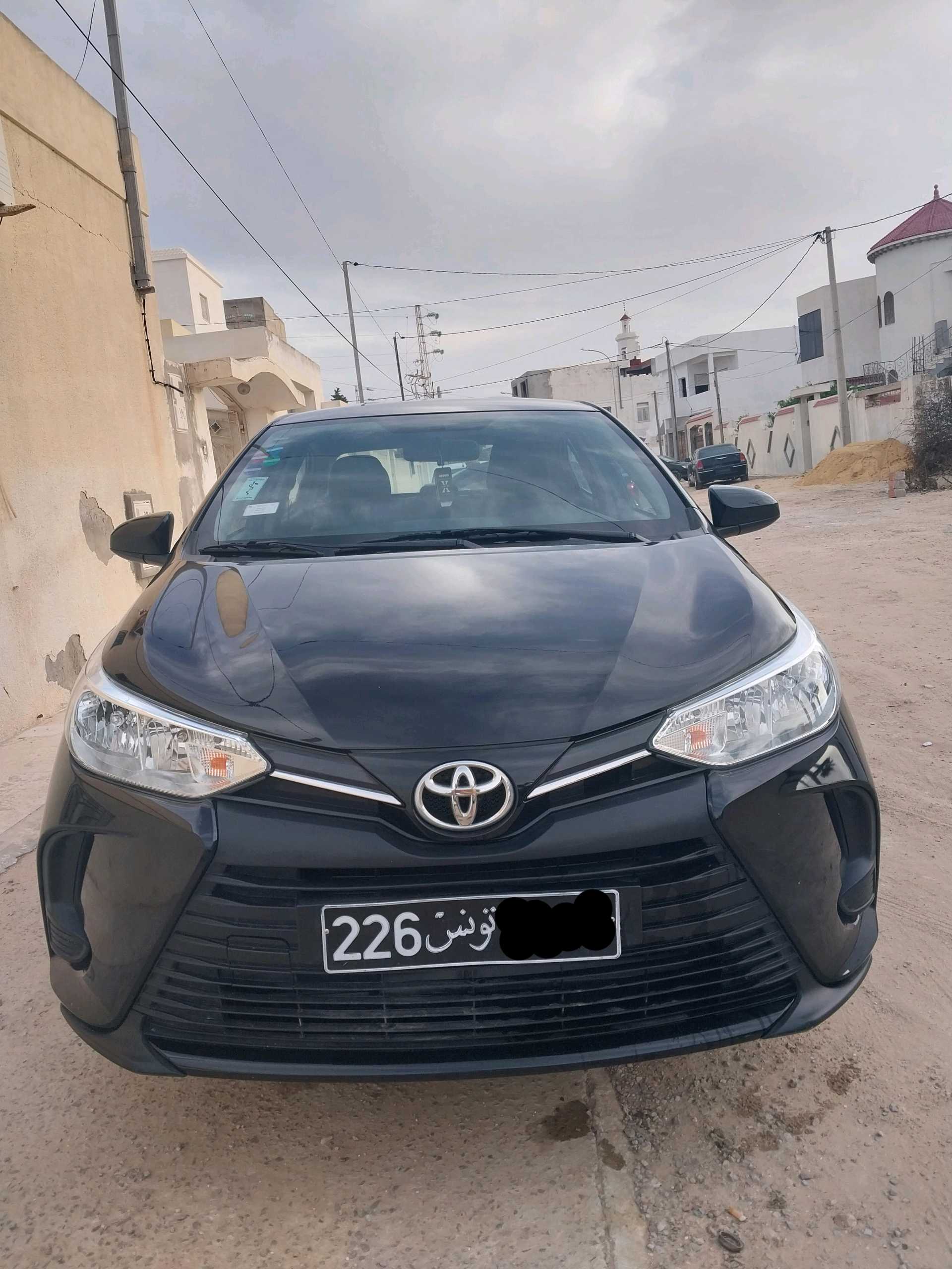 TOYOTA YARIS E