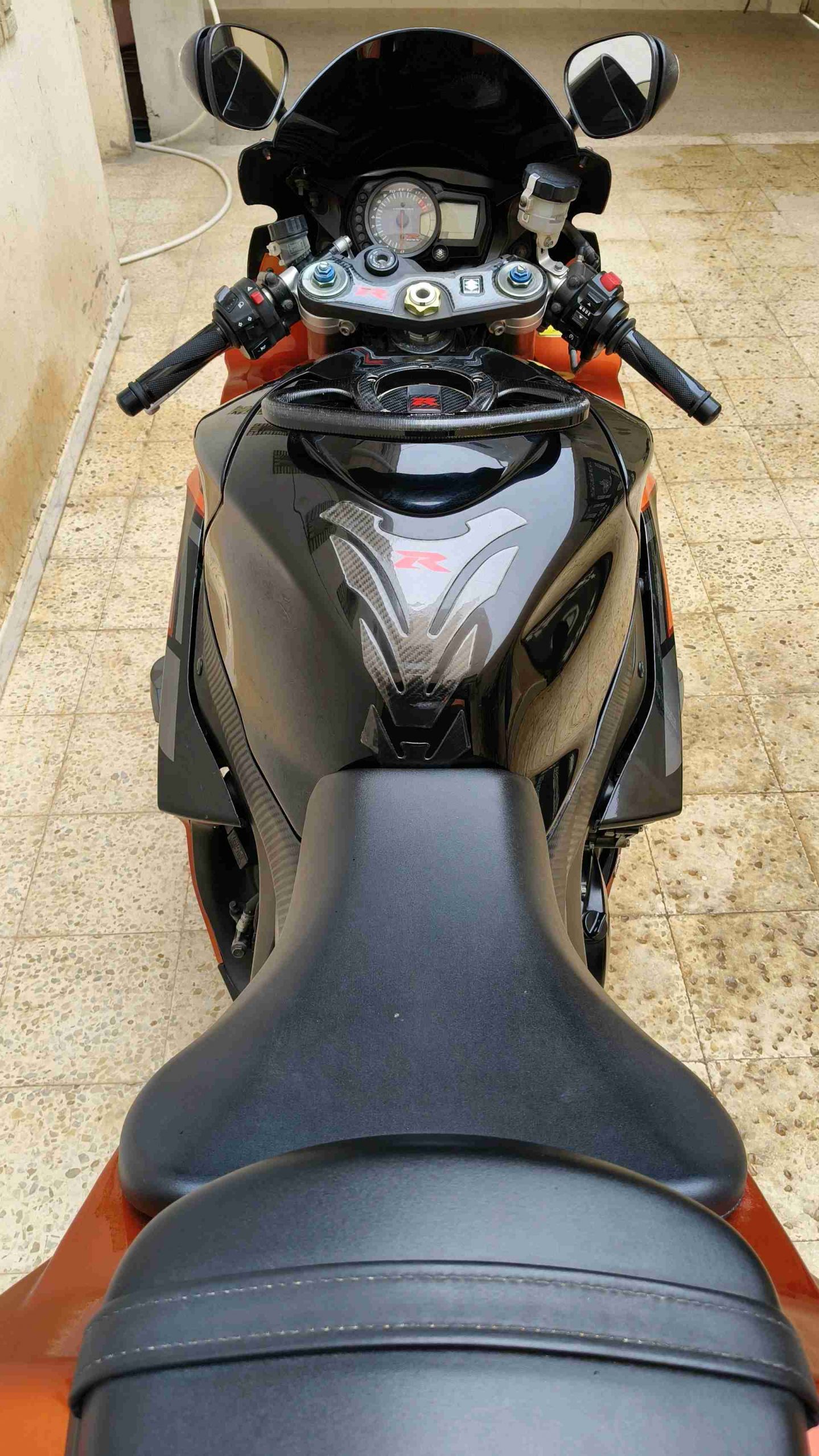Suzuki GSXR 1000 K8 - photo 6