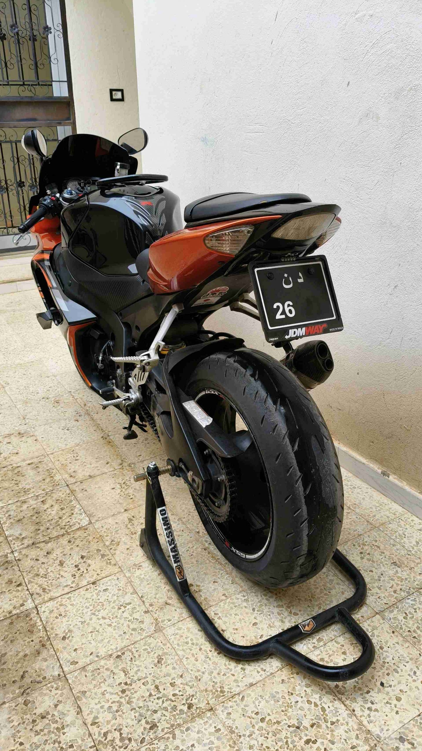 Suzuki GSXR 1000 K8 - photo 9