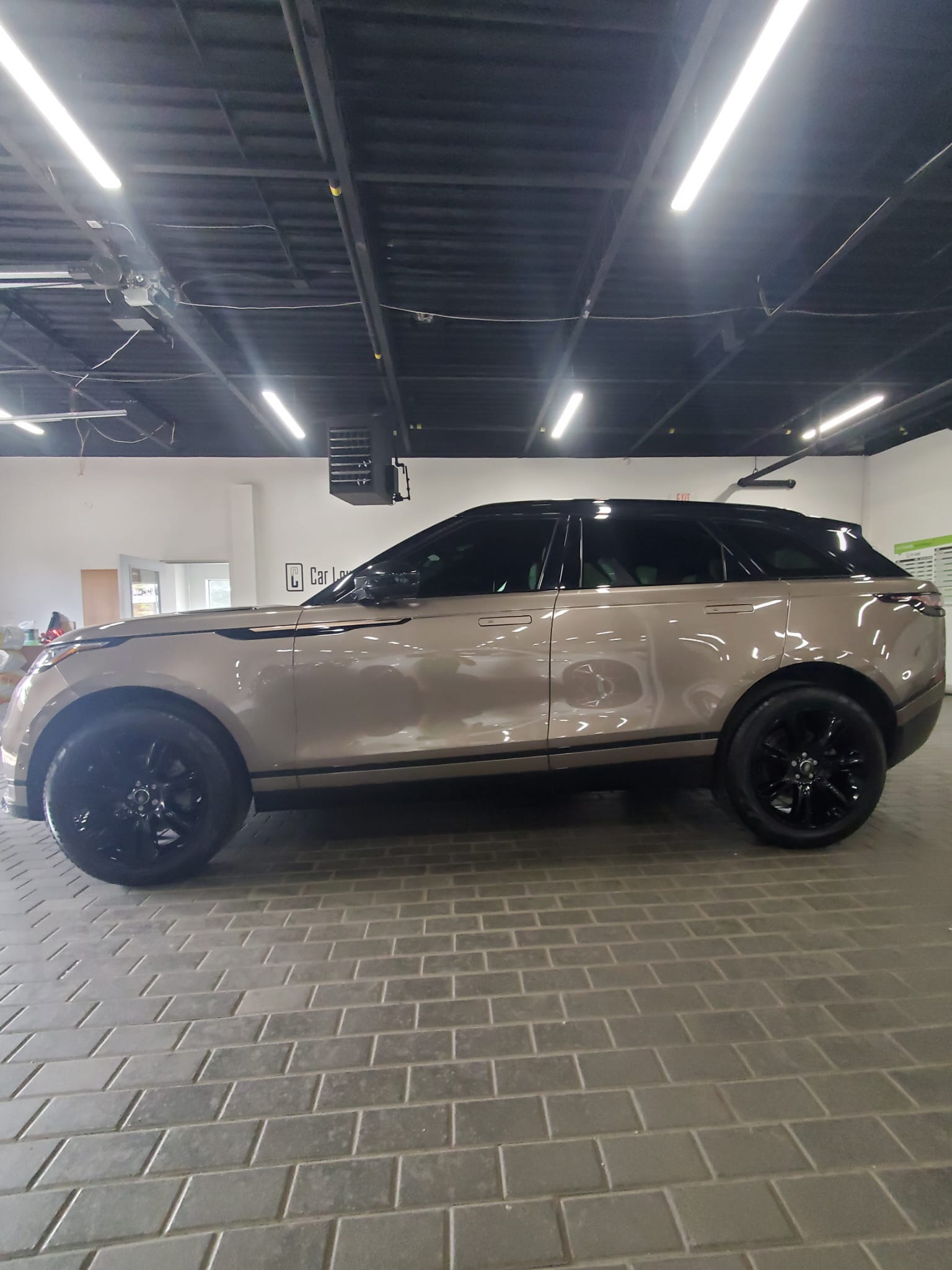 Velar SE D180