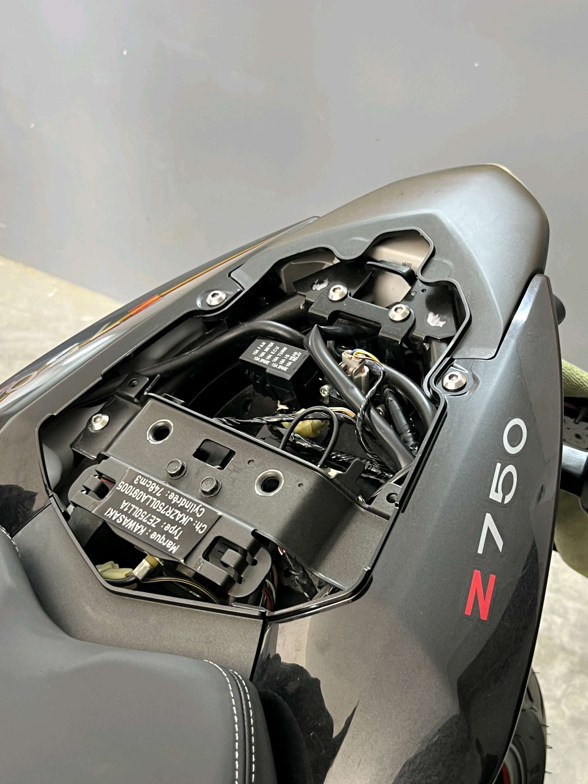 Kawasaki Z750 - photo 7