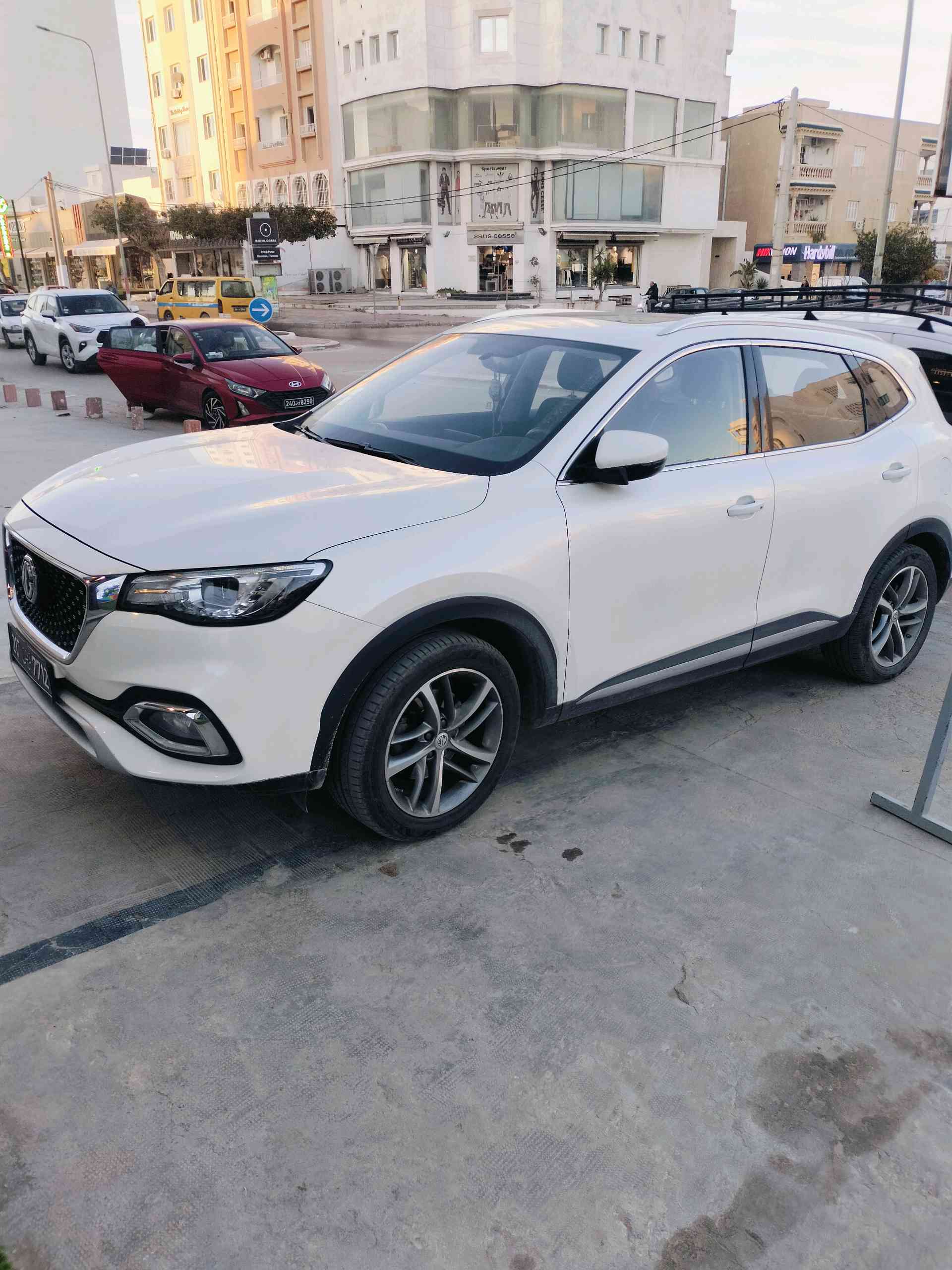 MG HS