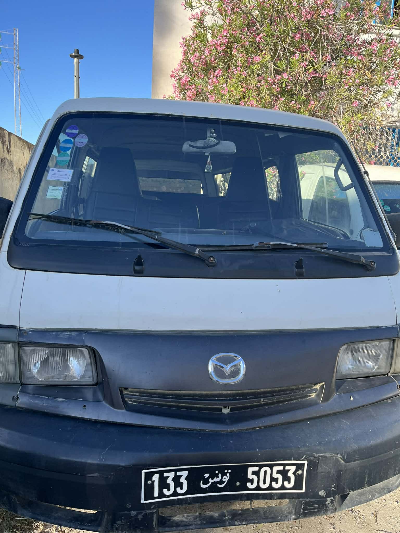 Mazda E