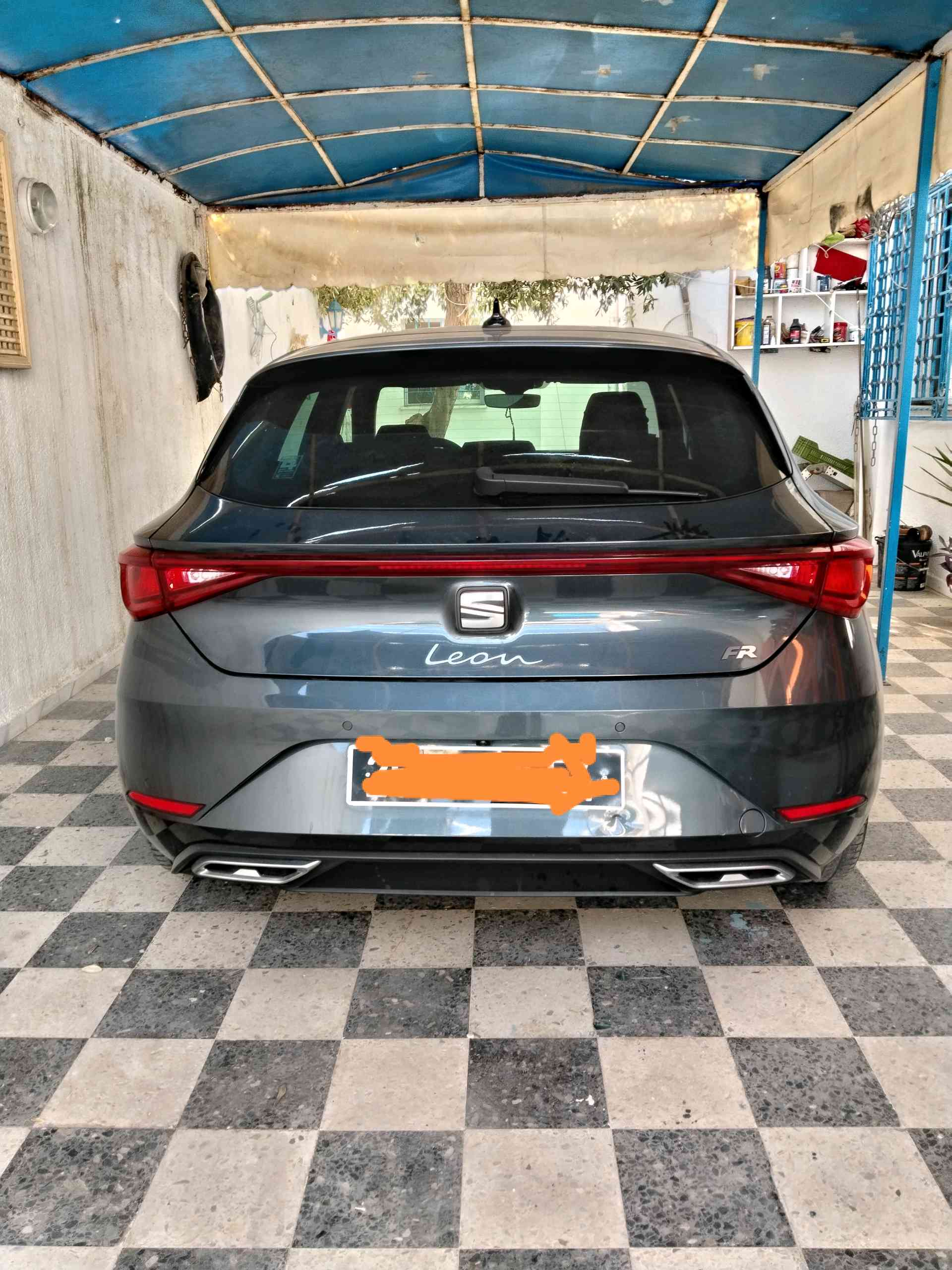 SEAT LEON