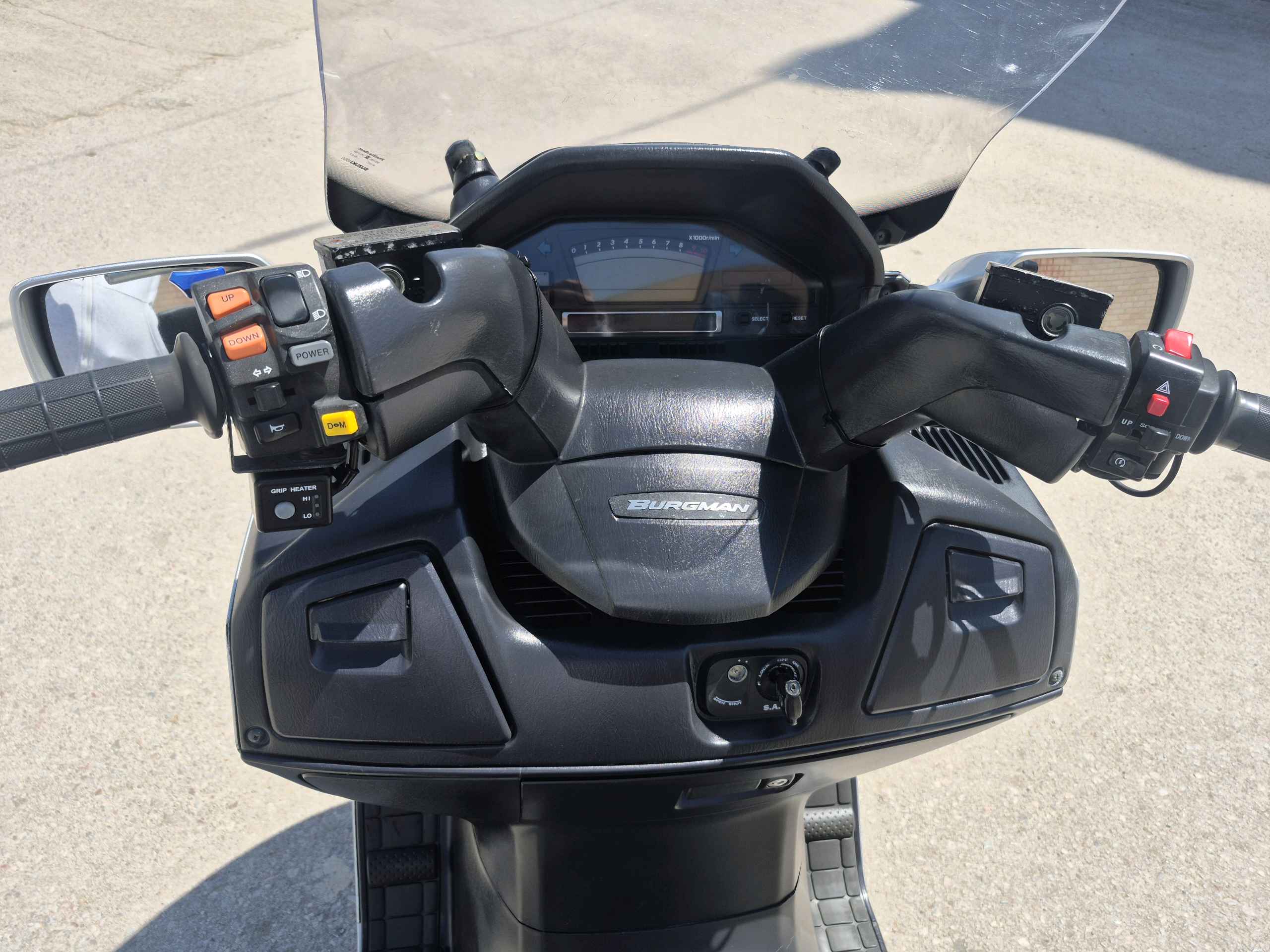 Suzuki Burgman 650 - photo 8
