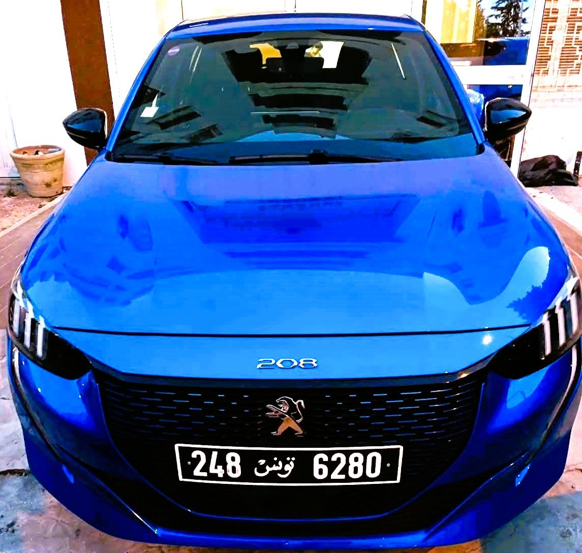 PEUGEOT 208